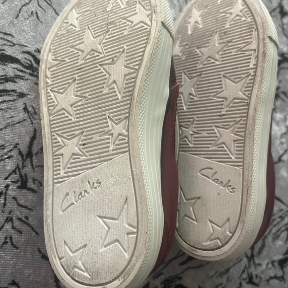 Unisex CLARKS loafers in plum leather with snakeskin textured toes. - Picture 4 of 4